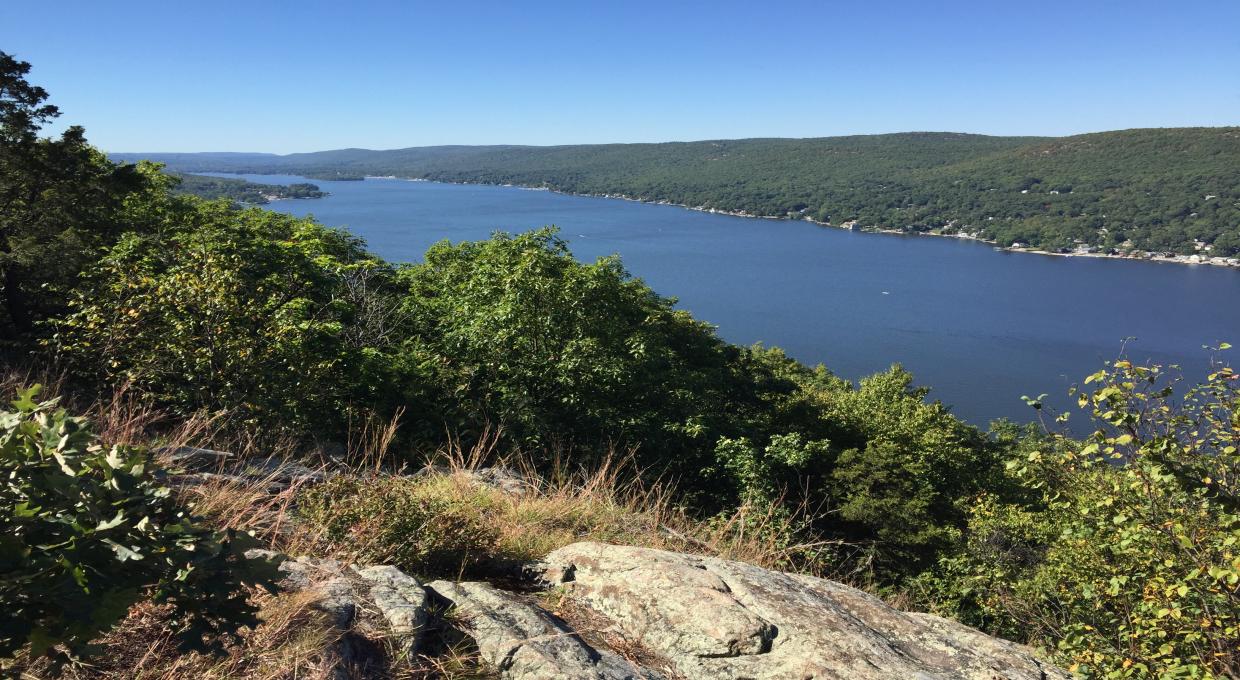 Greenwood Lake from the Bare Rock in Sterling Forest NY - Photo Marie-Pierre Castermans
